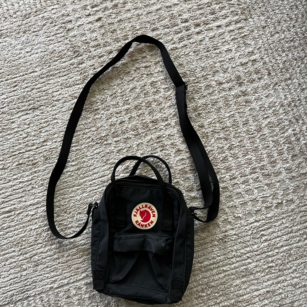 FJALLRAVEN KANKEN SLING BAG